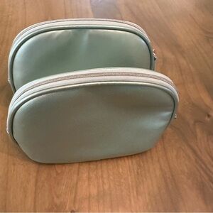 La Mer Green Cosmetic Bags